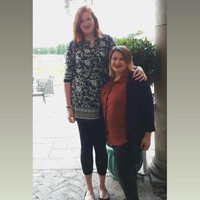 Naomi juga merasa kesulitan menemukan pakaian yang pas untuk tubuhnya. Namun berkat tubuh tingginya tersebut, Naomi kini berhasil menjadi seorang model. Pada Oktober 2018 dirinya mendaftar untuk melakukan pekerjaan ekstra dan menjadi model agensi UGLYS, di Shepherds Bush, London Selatan. Foto: Instagram @naomi.c.lovell