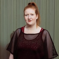 Apa yang dialami oleh Naomi ini adalah murni karena gen dari keluarganya. Ibunya, Karen, yang berusia 58 tahun juga memiliki tinggi tidak jauh dari Naomi, yaitu sekitar 1,7 meter, ayahnya setinggi 1,8 meter, saudara perempuannya, Bethan yang berusia 25 tahun dan Amanda, 28 tahun, memiliki tinggi sekitar 1,7 meter. Foto: Instagram @naomi.c.lovell