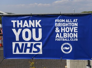 Salut! Liga Inggris Dibuka dengan Penghormatan buat Petugas Medis