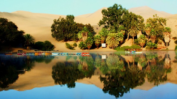 Oasis yang cukup besar ini juga menjadi rumah bagi sekitar 100 penduduk yang seluruh kehidupannya bergantung pada sektor pariwisata. Jika ingin santai, traveler yang melancong ke sini bisa menikmati pemandangan danau dan pepohonan hijau dari vila atau resor. Istimewa/dok.incatrailmachu.com Oasis yang cukup besar ini juga menjadi rumah bagi sekitar 100 penduduk yang seluruh kehidupannya bergantung pada sektor pariwisata. Jika ingin santai, traveler yang melancong ke sini bisa menikmati pemandangan danau dan pepohonan hijau dari vila atau resor. Istimewa/dok.incatrailmachu.com