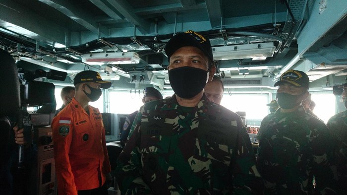 Panglima Koarmada I, Laksamana Muda TNI Ahmad Heri Purwono saat meninjau Selat Sunda (Foto: M Iqbal/detikcom)