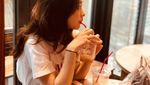 Pose Imut Park Bo Young Saat Makan, Pantas Dikira Masih Anak-anak