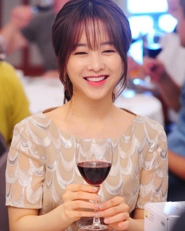6. Park Bo YoungAktris lain yang juga banyak dipilih netizen dalam polling tahunan tersebut adalah Park Bo Young. Wanita yang dikenal dengan imej imut ini memberi kesan bahwa siapa pun yang bersamanya pada hari Natal adalah orang teruntung.Foto: Instagram parkbboyoung
