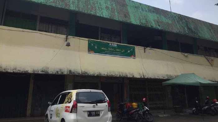 Pasar Rawasari atau Pasar Rawa Kerbau Jakpus ditutup sementara. (Foto: Tiara/detikcom)