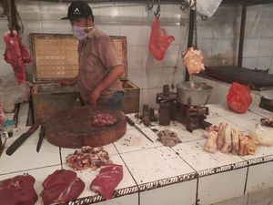 Pedagang Pasrah Pasar Perumnas Klender Ditutup Akibat 20 Kasus Corona
