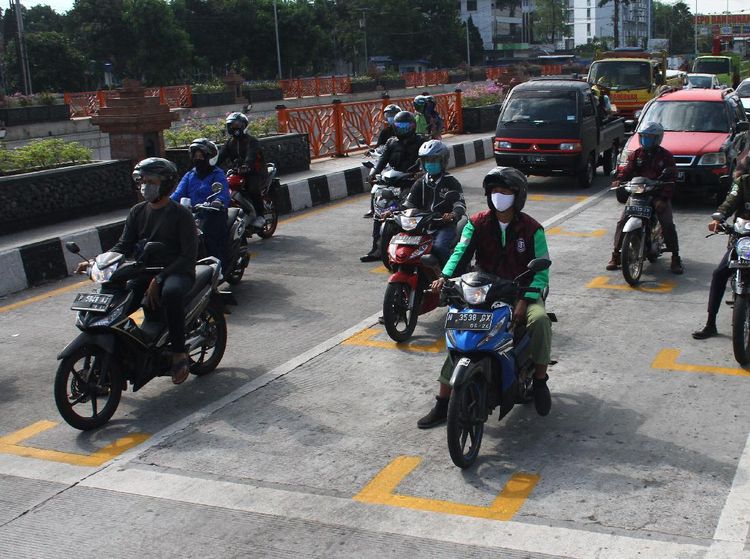 Sensasi Balap ala MotoGP di Lampu Merah Malang