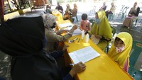 Di Aceh, Pemerintah telah menyiapkan tatacara penerimaan peserta didik baru (PPDB) tahun ajaran 2020/2021 untuk jenjang TK, SD, SMP dan SMA baik secara online maupun langsung dengan menerapkan protokol kesehatan sebagai upaya mencegah penyebaran COVID-19. ANTARA FOTO/Irwansyah Putra  