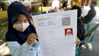 Penerimaan Peserta Didik Baru (PPDB) resmi dibuka pada hari ini, Kamis (11/6/2020). Calon siswa pun sudah mulai bisa melakukan pendaftaran sesuai dengan tahapan dan jadwal yang diberikan. ANTARA FOTO/Irwansyah Putra  