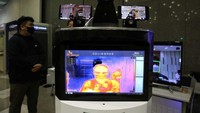 Robot, yang dikembangkan bersama oleh SK Telecom dan Omron Electronics Korea, penyedia solusi otomasi industri, mentransmisikan data ke server secara real time, didukung oleh teknologi generasi kelima perusahaan telekomunikasi.