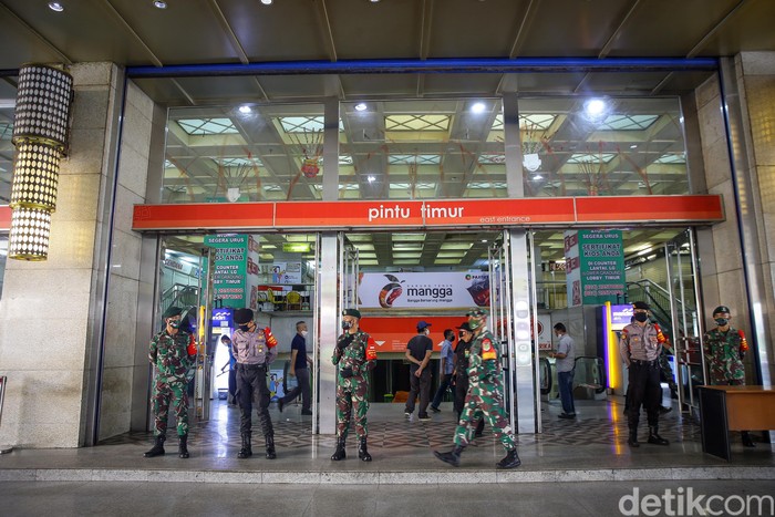 Pasar Blok A Pasar Tanah Abang, Jakarta Pusat, siap dibuka pada 15 Juni mendatang. TNI dan Polri terlihat berjaga di Pasar Blok A Pasar Tanah Abang.