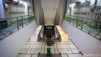 Pasar Blok A Tanah Abang merupakan pusat grosir terbesar di kawasan Asia Tenggara.