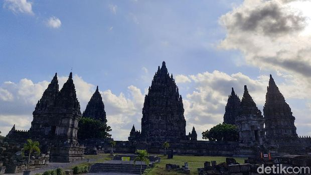 PT TWC Borobudur, Prambanan, dan Ratu Boko melakukan simulasi penerapan protokol kesehatan sebelum kembali dibuka. Simulasi itu akan dilakukan sebanyak 3 kali.