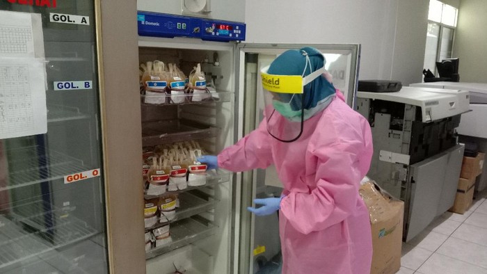 Stok darah di PMI Kudus menipis Stok darah di PMI Kudus tuirun 70 persen.