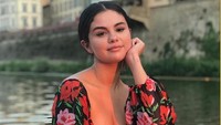 Penyanyi Selena Gomez yang juga langganan daftar tersebut. Dok. Instagram/tccandler