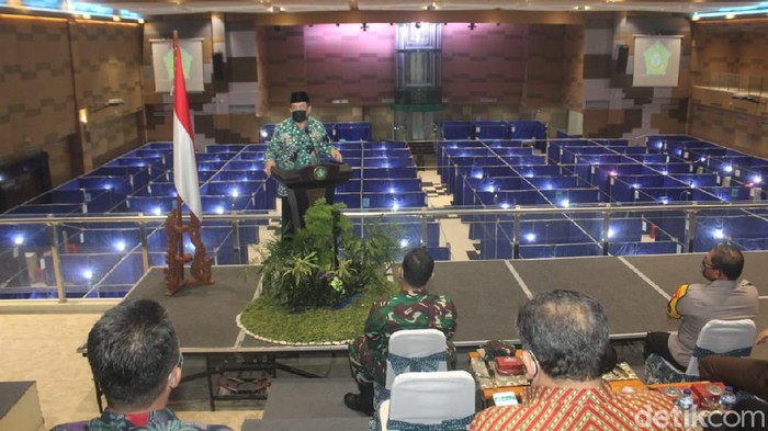 Sidoarjo menyiapkan tempat isolasi untuk orang tanpa gejala (OTG) terkait Corona. Tempat isolasi tersebut merupakan lantai 1 Mal Pelayanan Publik (MPP) Sidoarjo.
