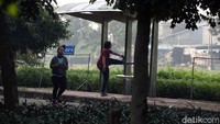 Warga kerap berolahraga di kawasan KBT di pagi hari.