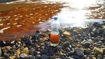 Sungai di Rusia Memerah Tercemar Tumpahan Minyak