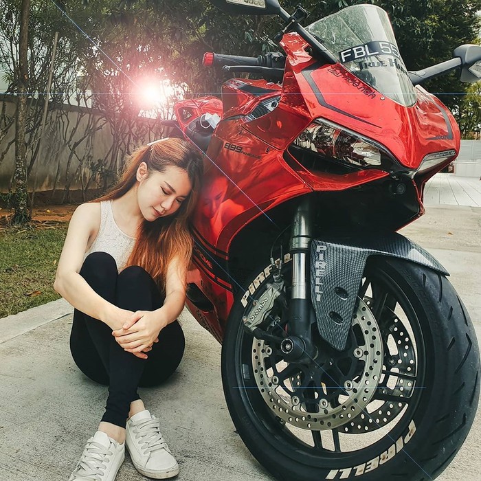 Vaunephan Vaunephan, bikers cantik yang berani lawan bengkel nakal