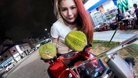 Wah ternyata doyan makan duren juga. Foto: Instagram @vaunephan