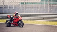 Ini momen saat Vaune Phan melakukan track day di Sirkuit Sepang Foto: Instagram @vaunephan