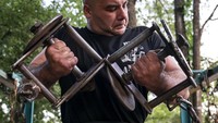 Alat kebugaran ini terbilang legkap, bahkan ada sekitar 200 alat latihan yang bisa digunakan oleh anggota gym.  