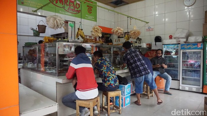 Cara Baru Makan di Warteg Warmo