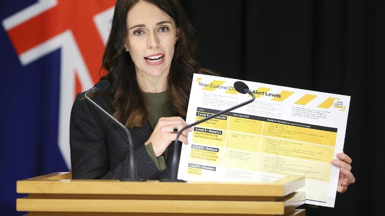 WHAKATANE, NEW ZEALAND - DECEMBER 10: New Zealand Prime Minister Jacinda Ardern meets with first responders at the Whakatane Fire Station on December 10, 2019 in Whakatane, New Zealand. Five people are confirmed dead and several people are missing following a volcanic eruption at White Island on Monday. (Photo by Dom Thomas/Radio NZ - Pool/Getty Images)