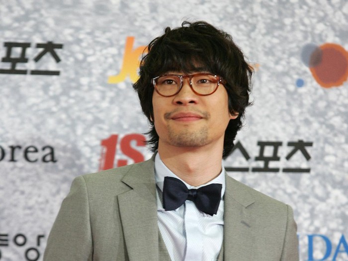 73968558 SEOUL, SOUTH KOREA - APRIL 25: South Korean actor Ryu Seung-Bum arrives for the 43rd annual