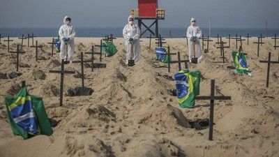 Aksi Gali Kuburan di Pantai Brasil