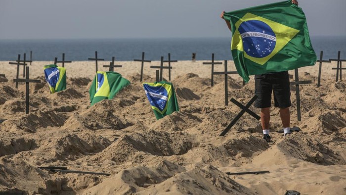 RIO DE JANEIRO, BRAZIL - JUNE 11: An aerial view of symbolic graves digged by protesters from the NGO Rio De Paz as a sign of protest in Copacabana beach on June 11, 2020 in Rio de Janeiro, Brazil. Volunteers dug 100 shallow graves symbolizing the deaths of coronavirus (COVID-19) in the country. The act calls for transparency and an attitude change from the government to fight the pandemic. (Photo by Buda Mendes/Getty Images)