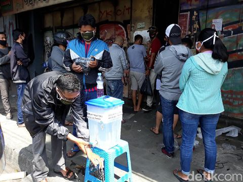 antrean toko sepeda di era new normal