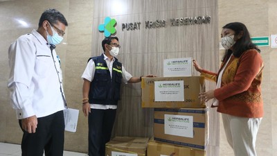 Kemenkes Terima Donasi APD COVID-19