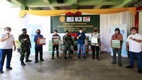 Sebelumnya, 10 LJK Astra Financial melakukan aksi sosial di berbagai tempat dengan menyerahkan sekitar 73.812 paket atau senilai Rp 14,762 miliar. Sehingga total bantuan sembako Astra Financial per 12 Juni 2020 mencapai 74.812 paket atau senilai Rp 14,962 miliar.