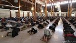 Begini Suasana Salat Jumat dari Magelang Hingga Solo