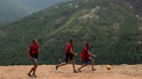 Ketika semua negara mulai berlomba untuk memulai industri pariwisatanya, Bhutan malah cenderung santai. Paula Bronstein/Getty Images for Lumix  