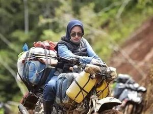 Viral Aksi Bupati Cantik Luwu Utara yang Rela Off Road Demi Antar Sembako