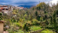 Kota ini terletak di selatan Calabria. Kota tersebut melaporkan tidak ada warga yang terinfeksi COVID-19. Selain itu kota ini juga terletak di wilayah dengan level penyebaran COVID-19 terendah se-Italia. (Foto: CNN)
