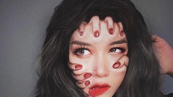 Meski belajar otodidak ia mampu ciptakan seni yang keren tak heran kini ia memiliki 115 ribu followers di Instagram. (Foto: Instagram/hwajang.13)