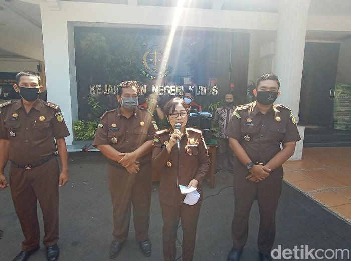 Jumpa pers Kejari Kudus terkait penggeledahan kantor PDAM, Jumat (12/6/2020).
