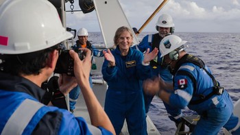 Jadilah Sullivan wanita yang pernah terbang paling tinggi sebagai astronaut dan menyelam paling dalam ke Challenger Deep. Foto: EYOS Expeditions