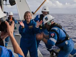 Perjalanan 10,8 Km ke Tempat Paling Dalam di Planet Bumi