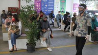 Protokol Layanan Tanpa Kontak Fisik (LAPAK ASIK) yang telah diperkenalkan sejak bulan maret lalu masih menjadi kanal utama karena dinilai efektif dan mampu mengurangi kontak fisik antara petugas dengan peserta karena seluruh prosesnya dilakukan secara online. dok. BPJamsostek