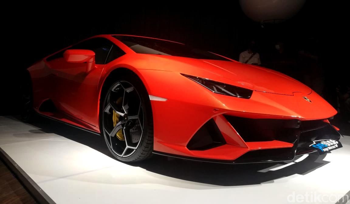 Prestige Motorcars resmi memperkenalkan Lamborghini Huracan EVO AWD. Lekukannya gahar banget gais. Penasaran?
