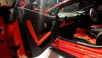 Huracan EVO memperkenalkan solusi aerodinamis yang halus dengan tetap setia pada filosofi desain yang merupakan ciri khas Lamborghini. 