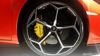 Tampilan disempurnakan dengan velg Aesir 20 inci dan warna Add Persona baru untuk pengerjaan pada bodi dan bagian belakang.