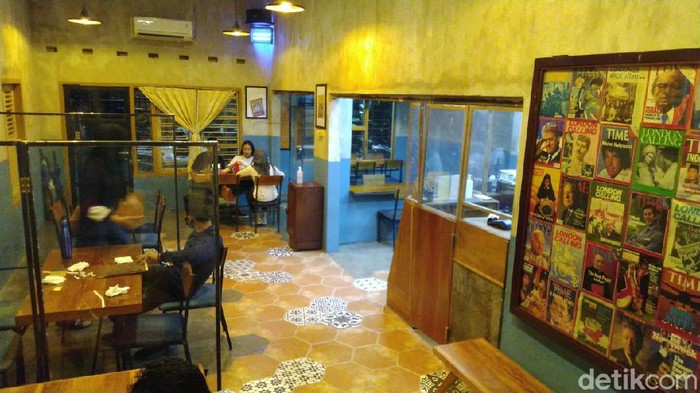 Lokasi viral rombongan orang masuk ke restoran di Semarang bawa sepeda, Jumat (12/6/2020).