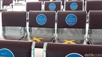 Di Bandara Adi Soemarmo, untuk keberangkatan para calon penumpang akan diperiksa kelengkapan dokumen penerbangan. Bandara juga memasang thermal scanner untuk memindai suhu tubuh penumpang sebelum check in. Jika dokumen penerbangan memenuhi syarat dan pemindaian suhu tubuh normal, maka penumpang akan lanjut check in untuk terbang ke kota tujuan.