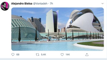 Keren juga ya kalau dijadikan gedung seperti ini. Foto: Twitter