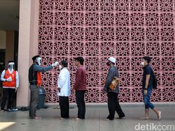 Pekan Kedua, Salat Jumat di Tangsel Tertib