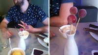 Harusnya bisa disajikan dalam mangkuk atau piring kecil, namun restoran ini lebih memilih menyajikan 3 buah anggur menggunakan tusukan dan diletakkan di dalam vas kecil seperti bunga. Foto: boredpanda.com